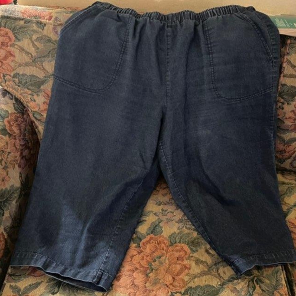 Women's blue jean capris